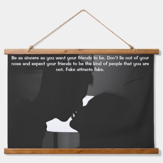 偽のカップルを暗いジェスチャーで引き付ける 吊り下げ型タペストリー (正面)