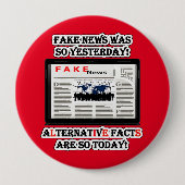 偽のニュースと代替ファクト大規模ラウンドボタン 缶バッジ (正面)