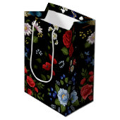 偽の刺繍が施された赤と青の花 ミディアムペーパーバッグ (正面アングル)