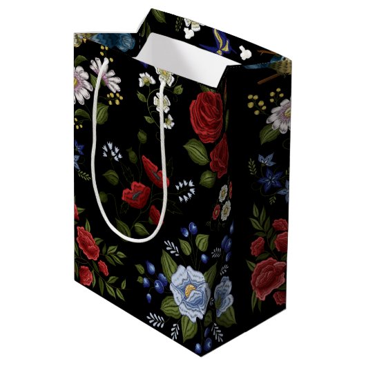偽の刺繍が施された赤と青の花 ミディアムペーパーバッグ (裏面アングル)