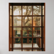 偽の窓から日没の木の景色が見える幻想