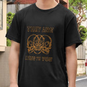 偽ニュースメディアアンチ戦争 Tシャツ