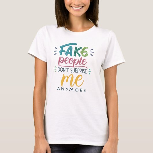 偽物なんてもう驚かない Tシャツ (正面)