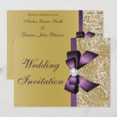 偽物のゴールド シーケンス パープル ボウ ウェディング 招待状 (正面/裏面)