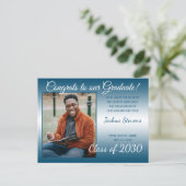 偽物の光沢のあるターコイズブルーの卒業発表 ポストカード (スタンド正面)