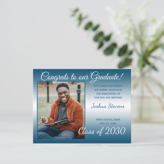 偽物の光沢のあるターコイズブルーの卒業発表 ポストカード (スタンド正面)