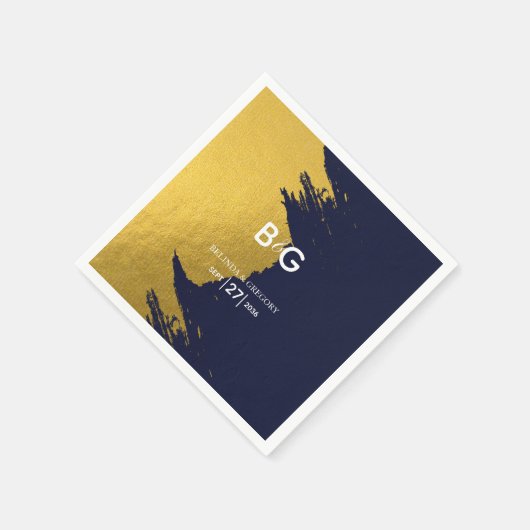 偽物の金を使ったネイビーブルーのモノグラムのウェディング(ドレス/装飾など) スタンダードカクテルナプキン (角)