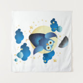 傘で飛んでいるかわいいフクロウ タペストリー (正面(横))