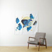 傘で飛んでいるかわいいフクロウ タペストリー (インサイチュ(横))