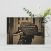 傘のカップルのシャワーの招待状の下 招待状 (スタンド正面)