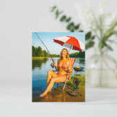 傘の下でアイスを食べながら釣りをする女性 シーズンポストカード (スタンド正面)