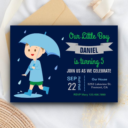 傘を持つかわいい少年 | 雨の日 誕生日パーティー 招待状