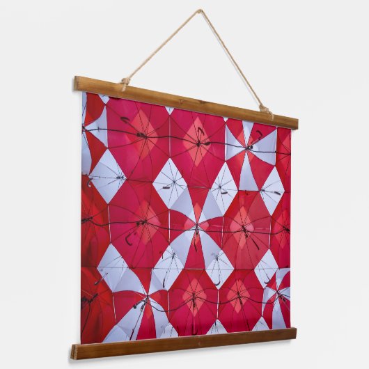 傘赤と白天井を開く 吊り下げ型タペストリー (傾斜あり)