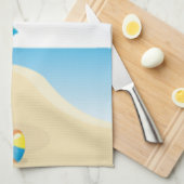 傘、ヤシの木及びビーチボールとのビーチ場面 キッチンタオル (四つ折り)