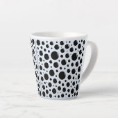 催眠的な黒い円模様 カフェラテマグ (右アングル)