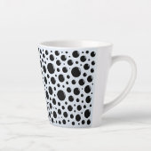 催眠的な黒い円模様 カフェラテマグ (右)