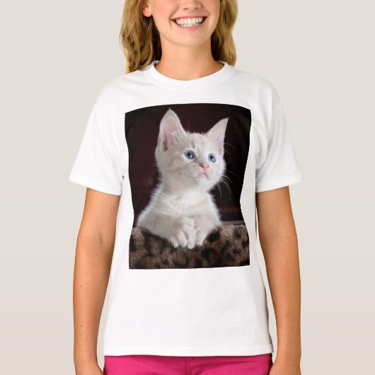 傷つきやすい白い子猫 Tシャツ (正面)