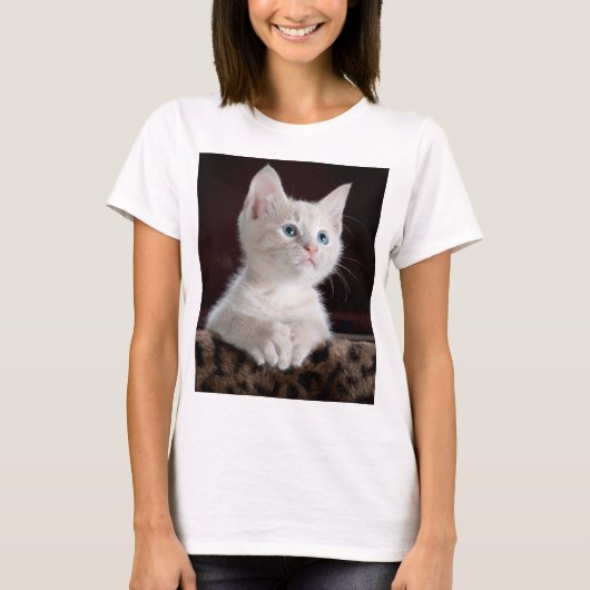 傷つきやすい白い子猫 Tシャツ (正面)