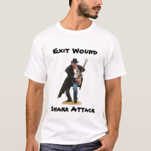傷の鮫の攻撃カバー芸術を出て下さい Tシャツ