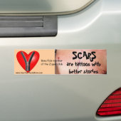 傷はよりよい物語の入れ墨です バンパーステッカー (車上)