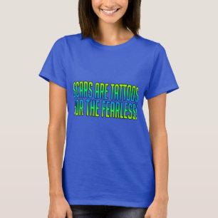 傷は入れ墨です Tシャツ