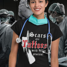 傷は暗闇の中でより良い物語を持つ入れ墨である