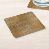 傷付けられたブラシをかけられた金ゴールドの金属の一見 スクエアペーパーコースター (アングル)