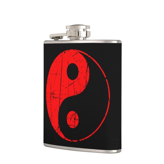 傷付けられた赤くおよび黒いヴィンテージの陰陽 フラスク (左)