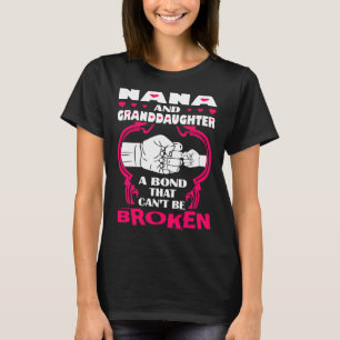 傾くナナおよび孫娘の結束は壊れます Tシャツ