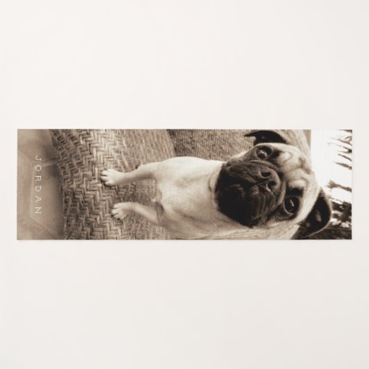 傾く頭部が付いているあなたの一流の|のパグを加えて下さい ヨガマット (正面(横))