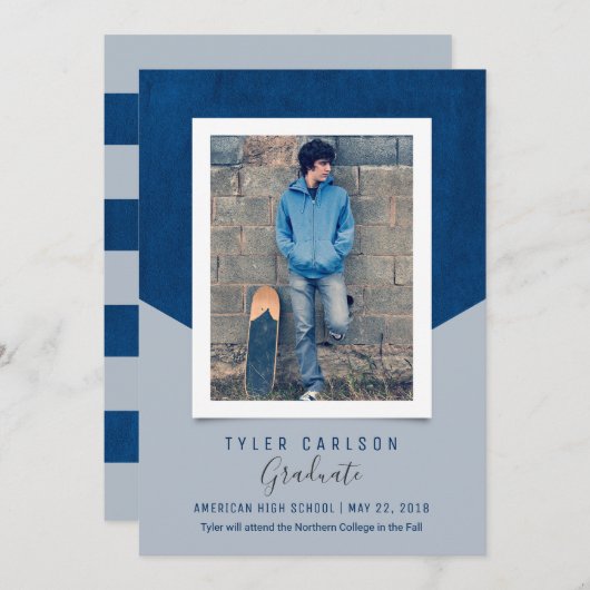 傾けられた背景の写真の卒業の発表 案内状 (正面/裏面)