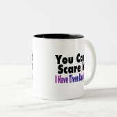 傾斜している私に3人の娘がいる私をおびえさせます ツートーンマグカップ (正面右)