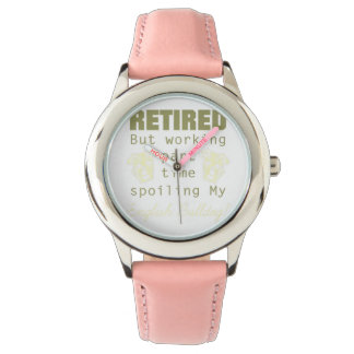 働いて退職したイギリスのブルドッグ犬のオーナー 腕時計
