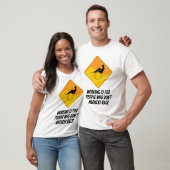 働きは馬具競争人々のためです Tシャツ (ユニセックス)