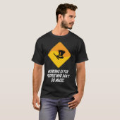 働きは魔法をしない人々のためです Tシャツ (正面フル)