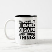 僕が葉巻を吸うのはこういうことで知ってるんだ ツートーンマグカップ (左)