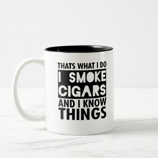 僕が葉巻を吸うのはこういうことで知ってるんだ ツートーンマグカップ (左)