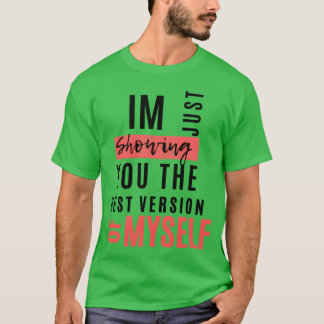 僕のレトロの最高のバージョンをお見せしているだけ Tシャツ