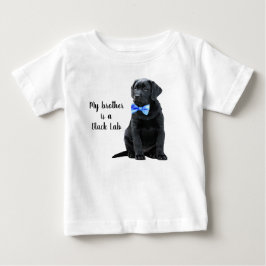 僕の弟はブラックラボ - ブラックラボラドール子犬の少年 ベビーTシャツ