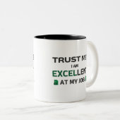 僕は信用して仕事が上手だ ツートーンマグカップ (正面右)