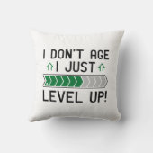 僕は年を取ってただレベルアップしているわけではない クッション (裏面)