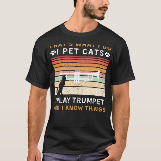 僕は猫を愛撫し遊てトランペットして物事を知っている Tシャツ (正面)