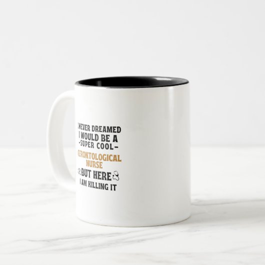 僕は老人ログになるとは夢にも思わすごいなかカッコいいった ツートーンマグカップ (正面左)