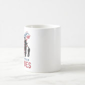 僕は誓いの退役軍人で軍人の命は絶えぬ コーヒーマグカップ (中央)