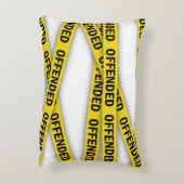 僕は警察のテープが通らないように怒っている アクセントクッション (裏面(縦))