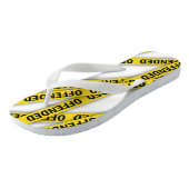 僕は警察のテープが通らないように怒っている ビーチサンダル (アングル)