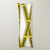 僕は警察のテープが通らないように怒っている ボディピロー (裏面 (縦))