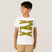 僕は警察のテープが通らないように怒っている Tシャツ (正面フル)