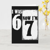 僕は6歳から7歳になった 面白い67 少年 7歳の誕生日 カード (黄色い花)