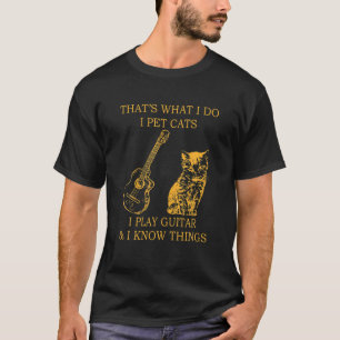 僕は、ギターで猫を可愛がり、遊Kも同じです Tシャツ